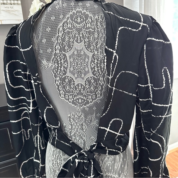 Good Soul Black White Abstract Open Back Tie Blouse High Neck size Medium - Picture 5 of 16